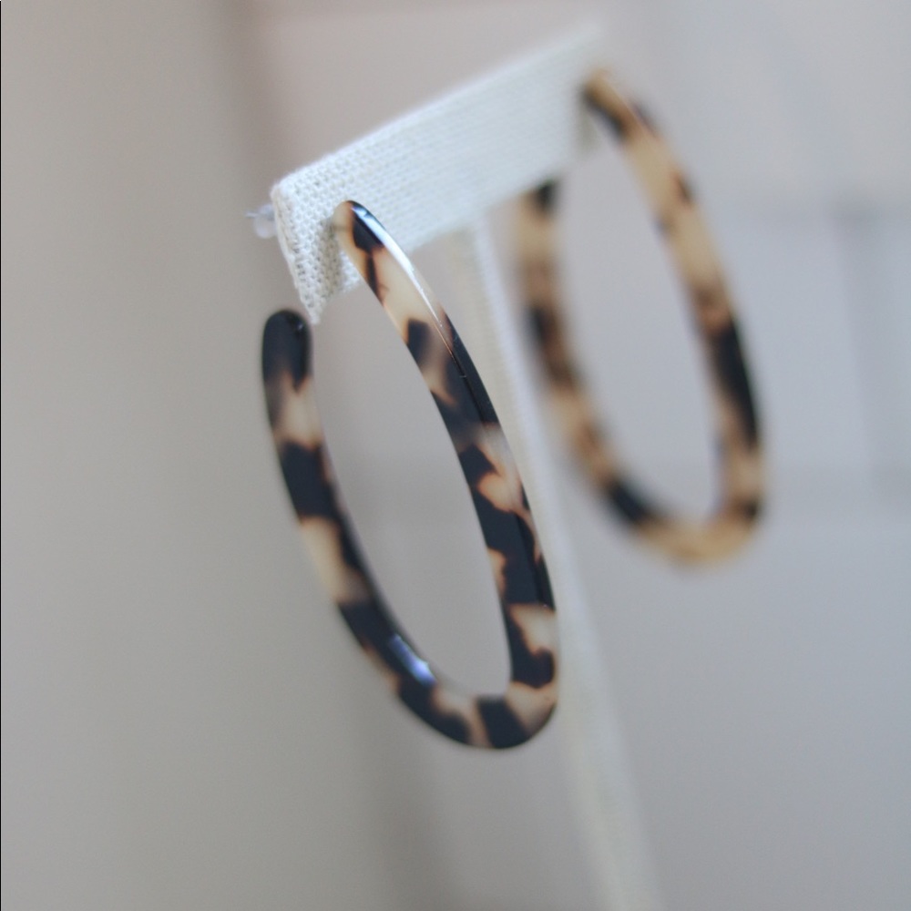 Anthro style Tortoise Shell hoops 🖤 - Picture 3 of 4